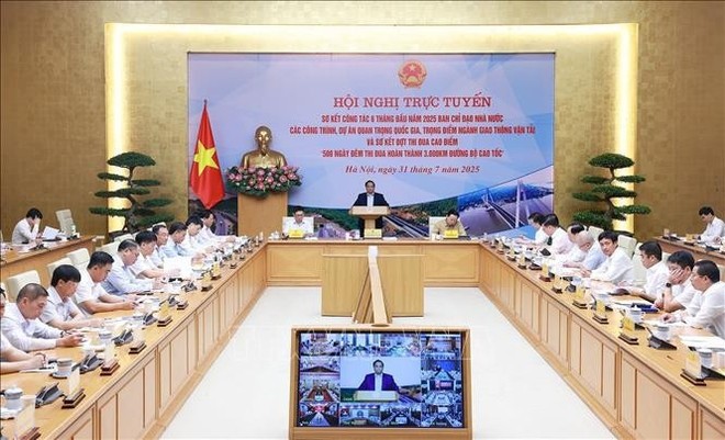 PM Pham Minh Chinh emphasises that speeding up progress must go hand in hand with ensuring quality, safety, environmental protection, and proper planning of surrounding spaces. (Photo: VNA)