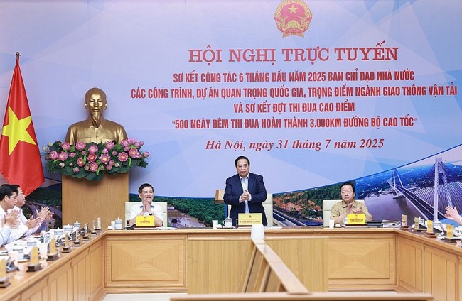 Vietnam Strives to Achieve Transport Infrastructure Development Targets: PM