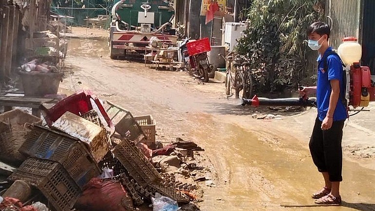 WHO Assists Nghe An Province in Post-flood Disease Prevention and Control
