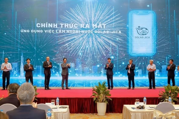 Recruitment App Launched in Support of Vietnamese Workers Abroad