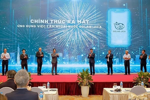 Recruitment App Launched in Support of Vietnamese Workers Abroad