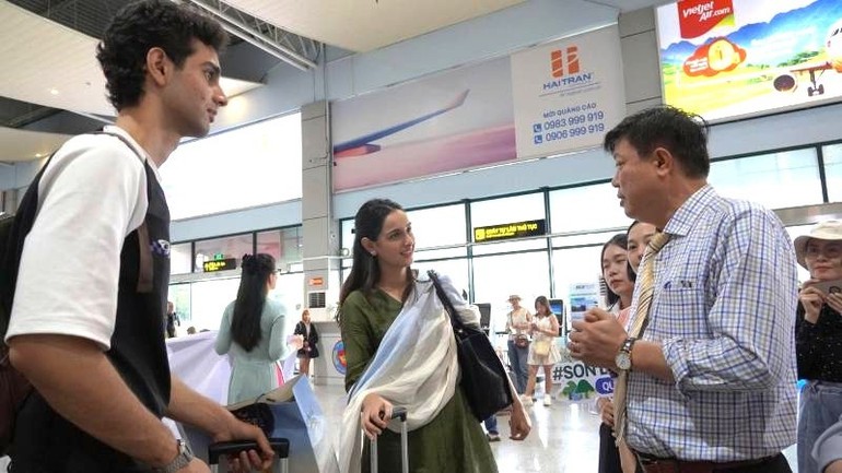 Quang Tri Welcomes Bollywood Film Crew Shoot Scenes At Natural Caves