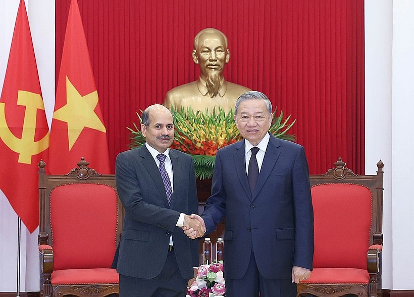 Party General Secretary To Lam (R) shakes hands with Indian Ambassador to Vietnam Sandeep Arya at their meeting in Hanoi on August 6, 2025. (Photo: VNA) Party General Secretary To Lam (R) shakes hands with Indian Ambassador to Vietnam Sandeep Arya at their meeting in Hanoi on August 6, 2025. (Photo: VNA)