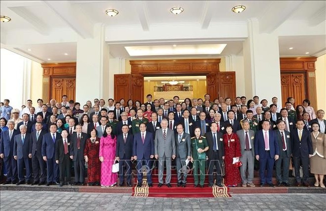 Party Chief Lauds Intellectuals, Scientists, Artists as Pioneers in Innovation