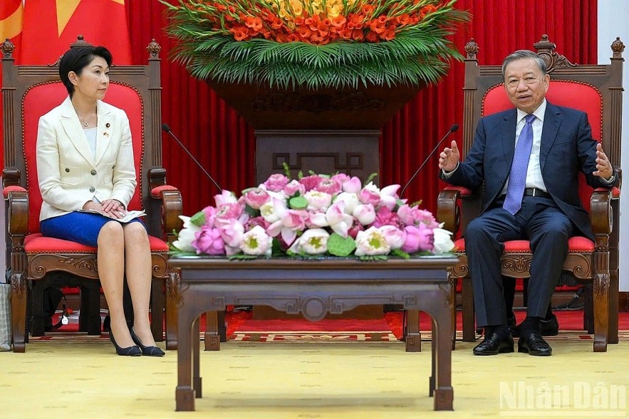 Party General Secretary To Lam (R) receives Yuko Obuchi, Japanese Diet member and Chair of the Japan–Vietnam Parliamentary Friendship Alliance, in Hanoi on August 7. (Photo: nhandan.vn) Party General Secretary To Lam (R) receives Yuko Obuchi, Japanese Diet member and Chair of the Japan–Vietnam Parliamentary Friendship Alliance, in Hanoi on August 7. (Photo: nhandan.vn)