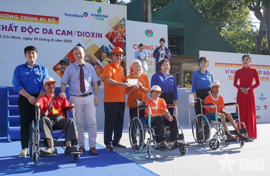 5000 People Walk for Agent Orange/Dioxin Victims