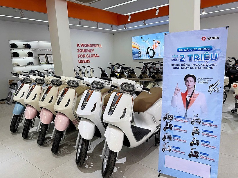 Domestic manufacturers like VinFast, Yadea, Selex, Dat Bike, and Pega now have a combined production capacity of 1.8 million units per year. (Photo: VNA)
