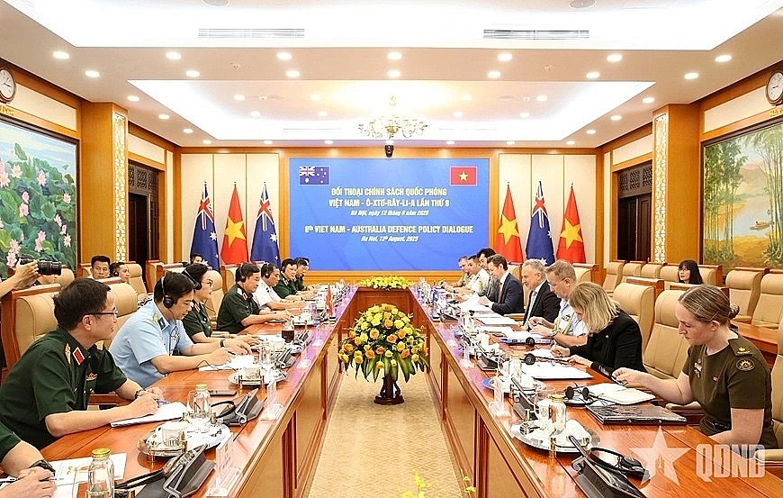 Senior Lieutenant General Hoang Xuan Chien, Deputy Minister of National Defence of Vietnam, and Hugh Jeffrey, Deputy Secretary of Strategy, Policy, and Industry at the Australian Department of Defence, co-chair the 8th Defence Policy Dialogue between the two countries in Hanoi on August 12. (Photo PANO)