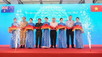 Australia Hands Over US $240,000 Equipment Package to Vietnamese Peacekeepers