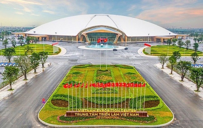 Building 80th National Achievement Exhibition Tour on National Day