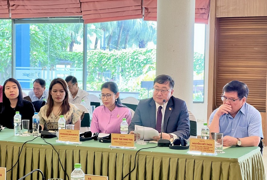 Diverse Proposals to Promote Hanoi - ASEAN People-to-people Cooperation