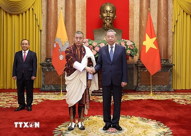 Party General Secretary and then State President To Lam (right) receives Ambassador of Bhutan to Vietnam Kinzang Dorji, who comes to present his credentials on September 17, 2024. (Photo: VNA) Party General Secretary and then State President To Lam (right) receives Ambassador of Bhutan to Vietnam Kinzang Dorji, who comes to present his credentials on September 17, 2024. (Photo: VNA)