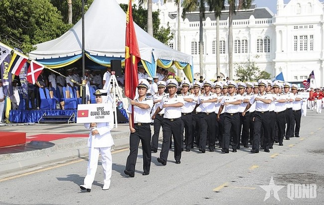 Vietnamese Navy Joins Friendship Parade in Malaysia