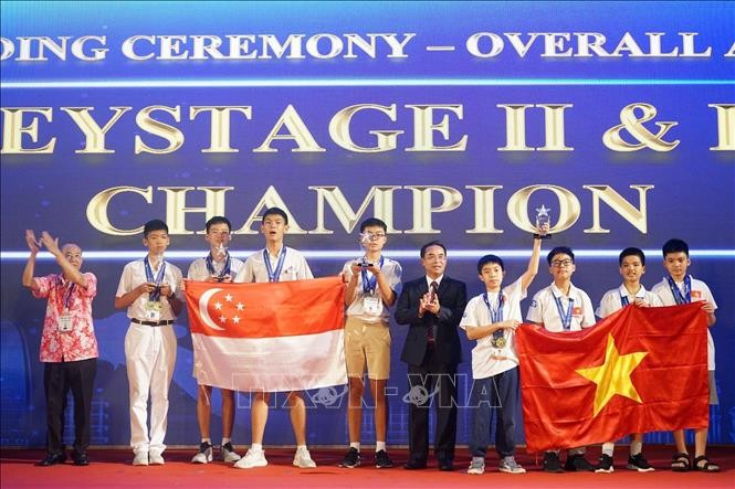 25th International Mathematics Competition: Vietnamese Team Wins 18 Medals