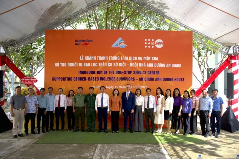 Delegates posed for a group photo at the inauguration. (Photo: UNFPA)