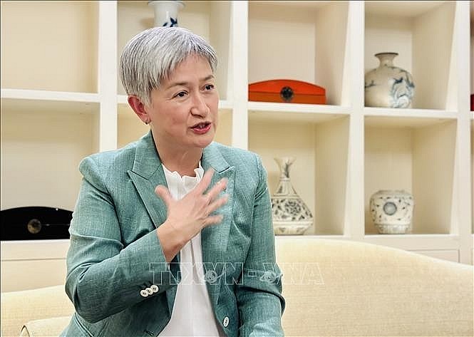 Australian Minister for Foreign Affairs Penny Wong talks to the press (Photo: VNA) Australian Minister for Foreign Affairs Penny Wong talks to the press (Photo: VNA)