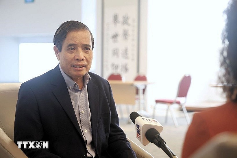 Professor Vu Minh Khuong speaks in an interview with Vietnam News Agency reporters. (Photo: VNA) Professor Vu Minh Khuong speaks in an interview with Vietnam News Agency reporters. (Photo: VNA)