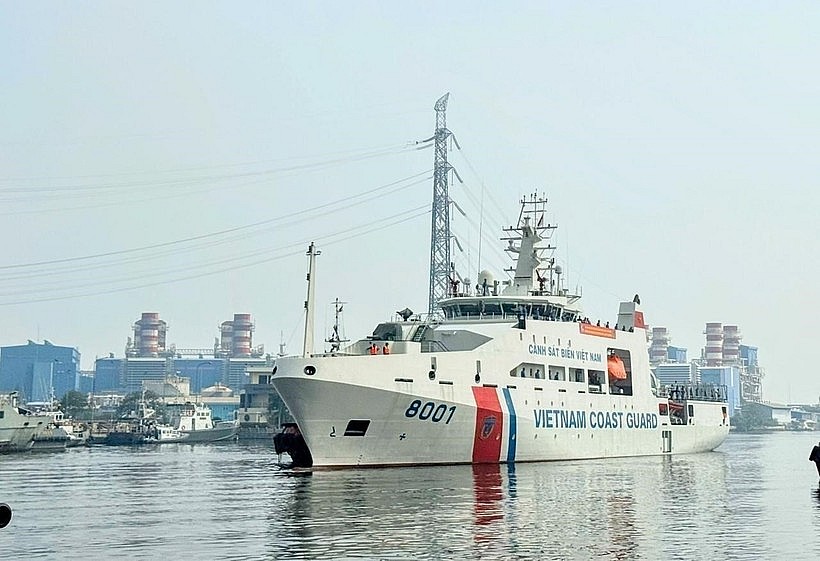 Vietnam Coast Guard ship CBS 8001 docks at Tanjung Priok Port, Indonesia. (Photo: VNA)