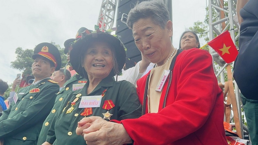 Vietnam-China Friendship: Affection Spanning Two enturies