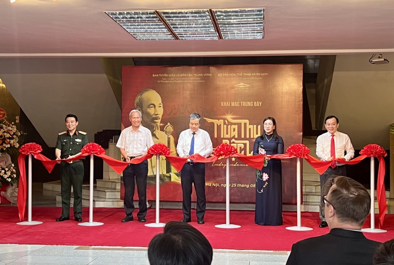 “Autumn of Independence” - Precious Historical Artifacts of President Ho Chi Minh First Time Introduced