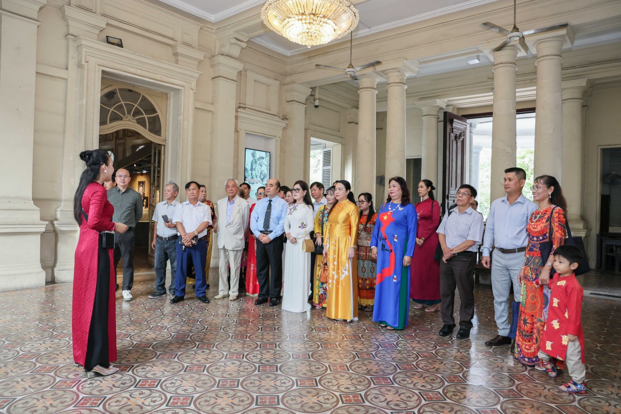 Overseas Vietnamese Gather to Celebrate 80th Anniversary of August Revolution and National Day