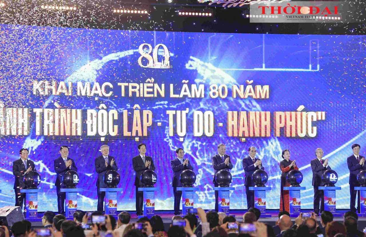 On the morning of August 28, at the Vietnam Exhibition Center (Dong Anh, Hanoi), General Secretary To Lam, Prime Minister Pham Minh Chinh, National Assembly Chairman Tran Thanh Man, along with current and former Party and State leaders, attended the opening ceremony of the National Achievements Exhibition themed “80 Years of the Journey of Independence - Freedom - Happiness.” (Photo: Dinh Hoa)