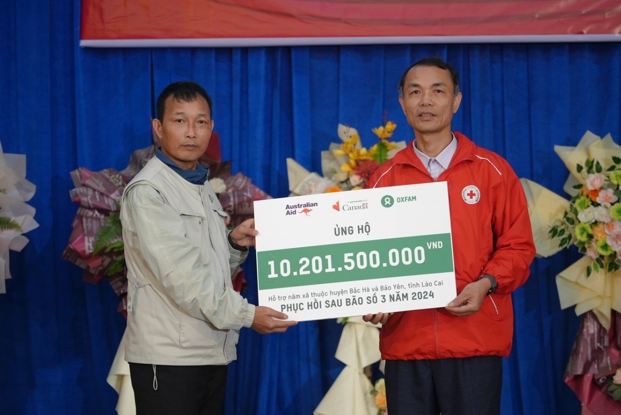 Oxfam to Donate over VND 8 Billion to Deal with Consequences of Natural Disasters in Ha Tinh and Nghe An