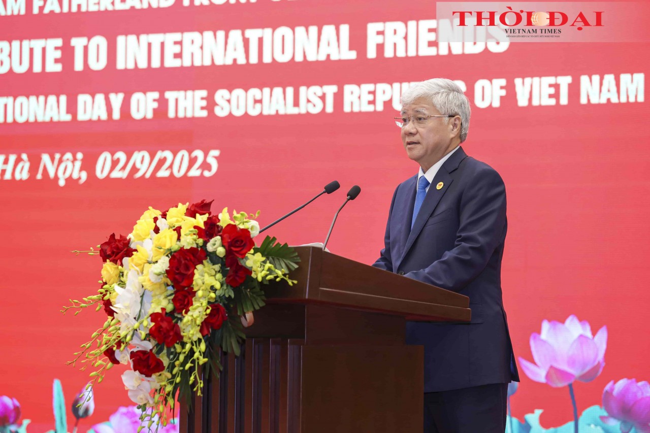 Politburo Member, Secretary of the Party Central Committee, and President of the Central Committee of the Viet Nam Fatherland Front Do Van Chien delivers remarks at the gathering. (Photo: Dinh Hoa)