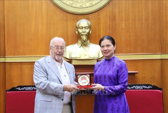 Secretary of Communist Party of Britain Impressed by Vietnamese People's Patriotism