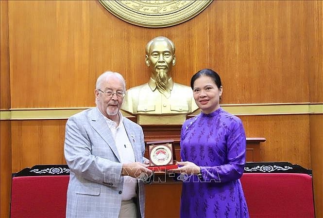 Secretary of Communist Party of Britain Impressed by Vietnamese People's Patriotism