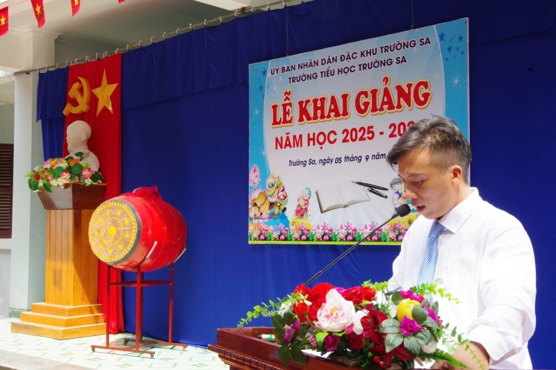 Joyful School Opening Ceremony in Truong Sa
