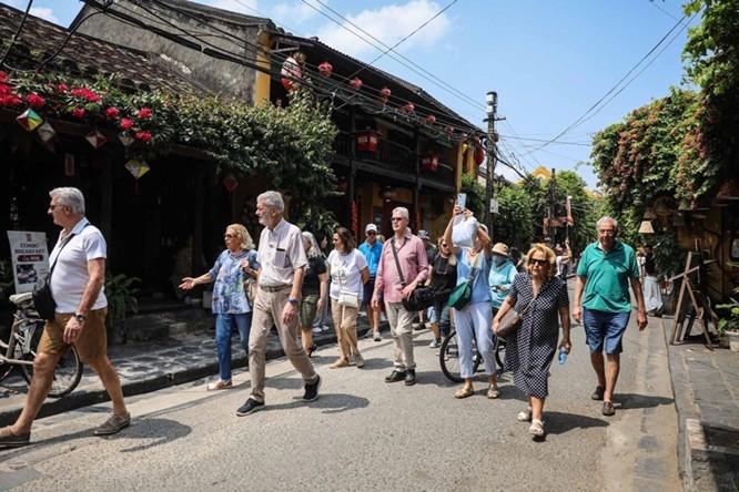 Vietnam’s Tourism Soars with 14 Million Foreign Arrivals in Eight-Month Span