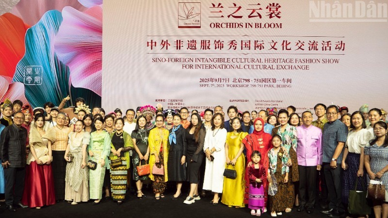 Vietnam Showcases Traditional Attire at International Cultural Exchange Program