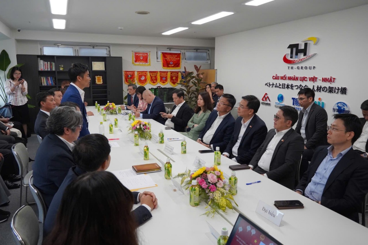 Launching Vietnam Trade Promotion and Product Showcase Center in Osaka (Japan)