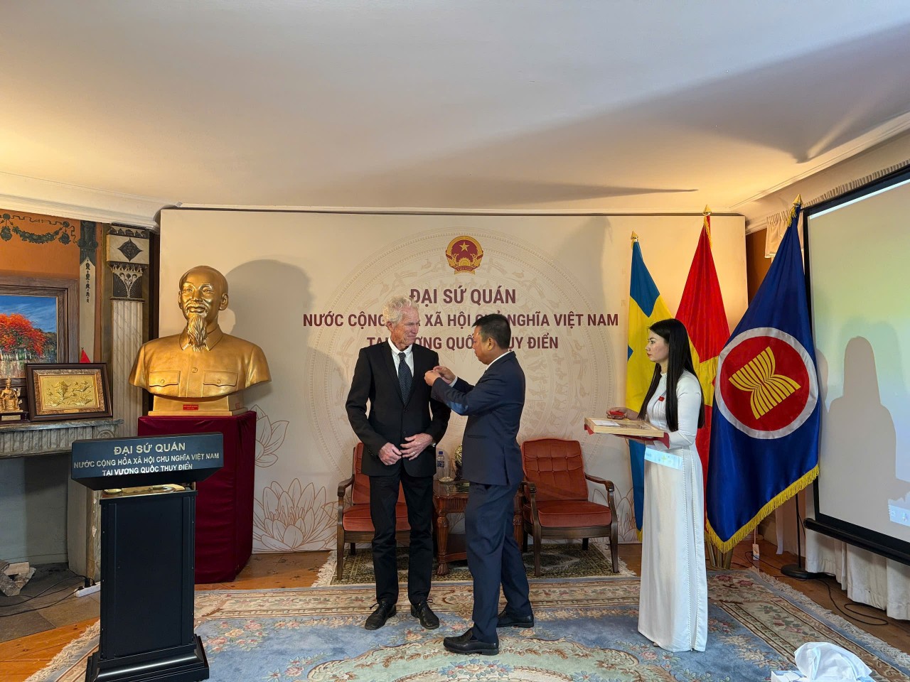 Swedish Director Bo Öhlén Promotes Vietnamese History and Culture