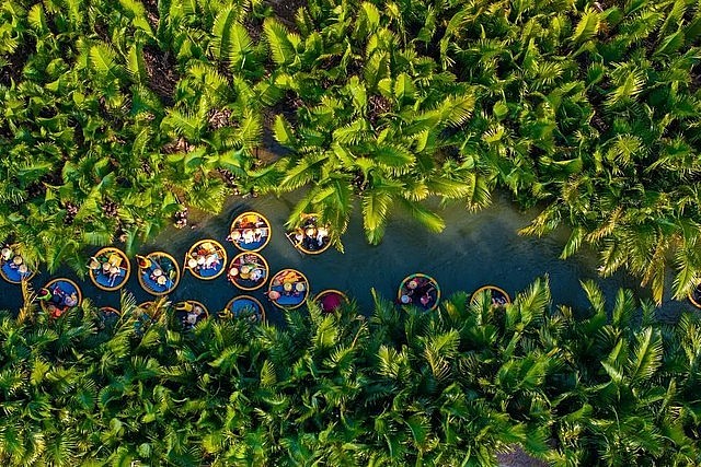 Cam Thanh village, a famous eco-village located about 3–4 km southeast of Hoi An ancient town in Quang Nam province