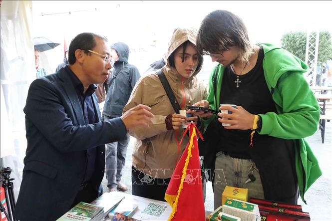 Belgium: Vietnamese Booth Leaves Strong Impression at ManiFiesta Festival 2025