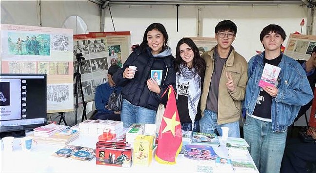Belgium: Vietnamese Booth Leaves Strong Impression at ManiFiesta Festival 2025