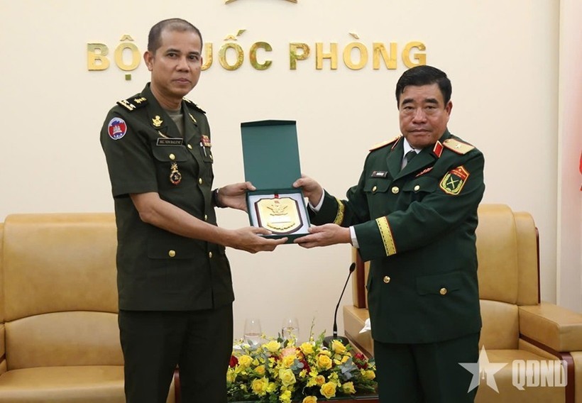 Vietnam News Today (Sep. 19): Vietnam, Cambodia Strengthen Defense Cooperation