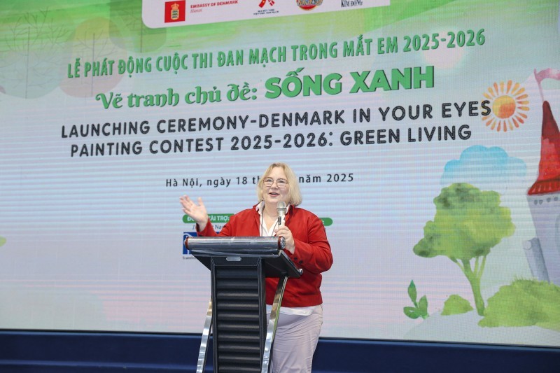 Education Counsellor of the Danish Embassy in Vietnam speaking at the launching ceremony. (Photo: Dinh Hoa)