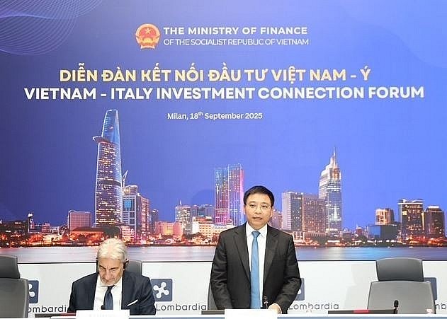 Minister Nguyen Van Thang delivers remarks at the event. (Source: MOF)