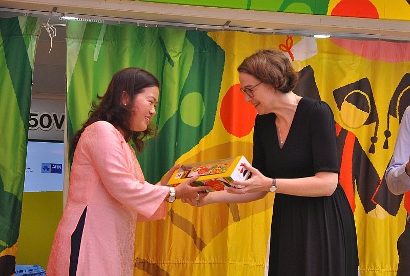 Career Truck in Can Tho Showcases Appeal of German Education