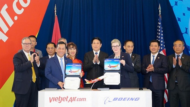 State President Joins Boeing-Vietjet Aircraft Handover Ceremony in Seattle