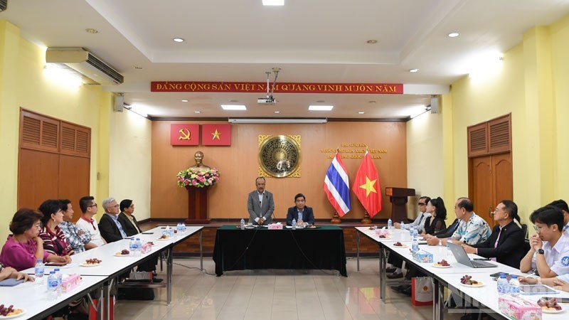 Connecting Resources of Vietnamese Community in Thailand