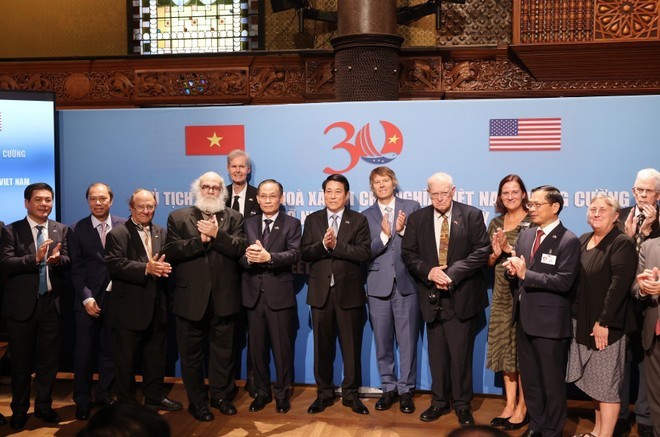 State President Luong Cuong and delegates (Photo: VNA)