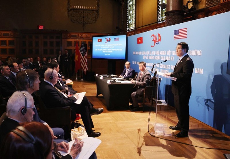 Viet Nam Always Bears in Mind Valuable Support of Peace-loving Americans: State President