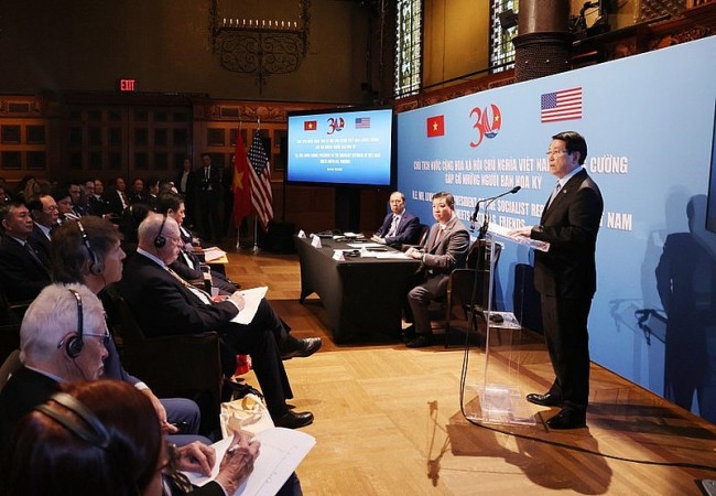 Viet Nam Always Bears in Mind Valuable Support of Peace-loving Americans: State President