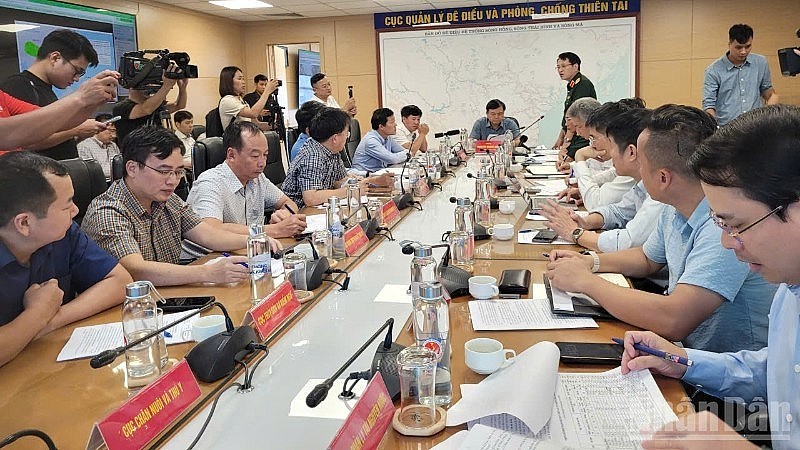 The meeting on response to Typhoon Bualoi on September 26. (Photo: nhandan.vn)