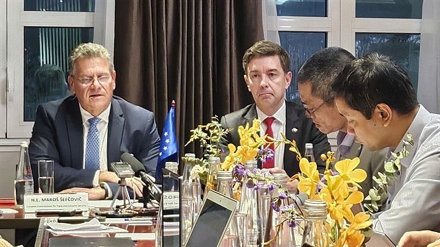 Maros Sefcovic (left), European Commissioner for Trade and Economic Security, at the press conference in Hanoi. (Photo: VNA)