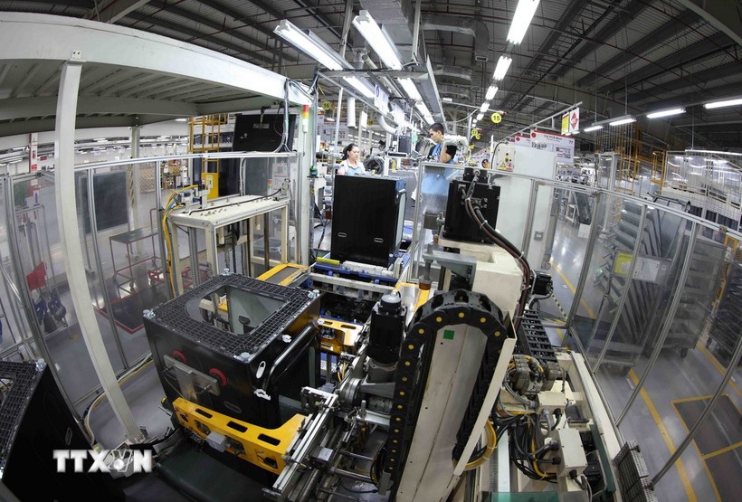 ChatGPT đã nói:  Automated washing machine assembly line at LG Electronics Vietnam Hai Phong Co., Ltd. (100% RoK-invested). (Photo: Vu Sinh/VNA)